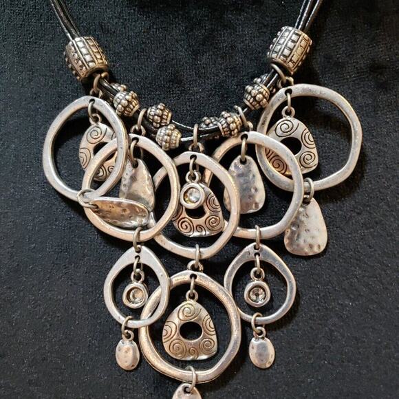 Women Silver Tone Open Hoop Ring Statement Necklace Jewelry with Lobster Clasp - Picture 4 of 5